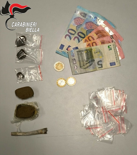 Biella, scambio di droga in centro: denunciato un 22enne Biella, scambio di droga in centro: denunciato un 22enne