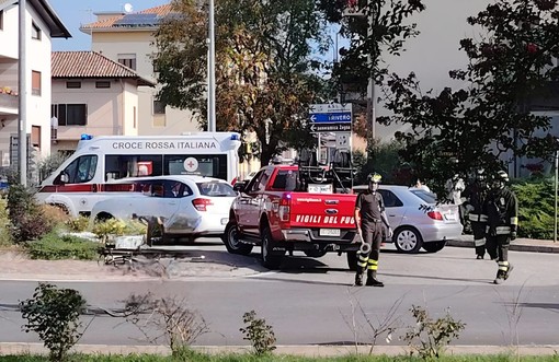 Scontro fra due auto a Cossato: automobilisti affidati al 118 Scontro fra due auto a Cossato: automobilisti affidati al 118