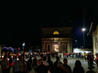 Vigliano, grande partecipazione alla fiaccolata di San Michele Vigliano, grande partecipazione alla fiaccolata di San Michele