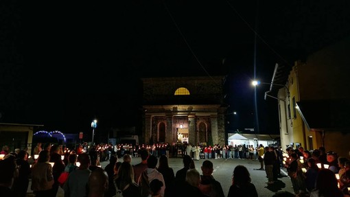 Vigliano, grande partecipazione alla fiaccolata di San Michele