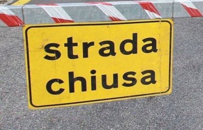 Chiude via Roma a Tollegno: comincia la messa in sicurezza del versante