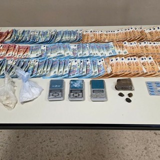 Spaccio dopo il confine con Biella, a Chiaverano scoperto hub della droga nel pilone di un ponte
