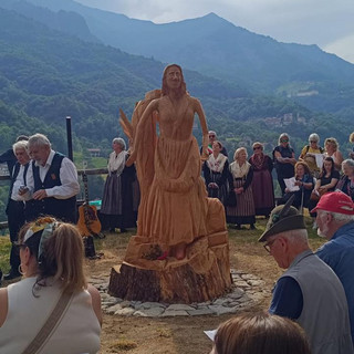 A Campiglia il taglio del nastro alla statua dedicata alla Siunera