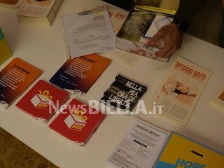 Biella, i detenuti raccontano il carcere con “Specchi Rotti” FOTO Davide Finatti per newsbiella.it