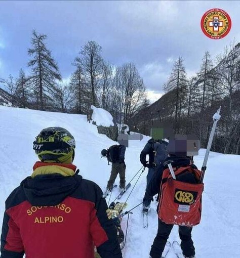 Scialpinista ferito ed escursionista colta da malore, recuperi a terra per maltempo
