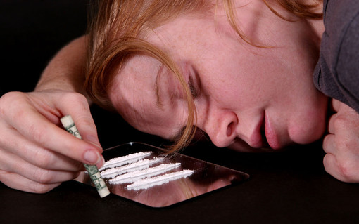 Biella, 29enne nei guai: trovata in possesso di droga e rifiuta il test alcolemico e tossicologico