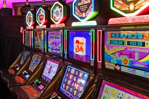 Gioco d’azzardo patologico, Torino spende oltre 5,3 miliardi: “Si deve porre un freno” Gioco d’azzardo patologico, Torino spende oltre 5,3 miliardi: “Si deve porre un freno”
