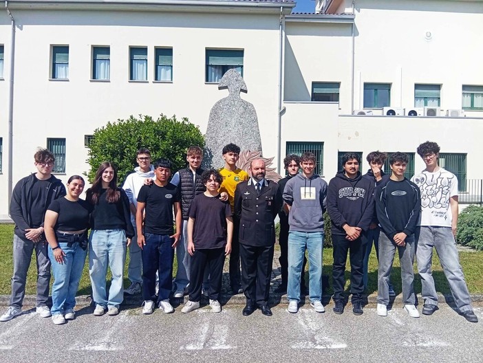 Biella, la classe 4 B Mecc dell’Itis in visita al Comando provinciale dei Carabinieri Biella, la classe 4 B Mecc dell’Itis in visita al Comando provinciale dei Carabinieri