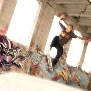 Corsi di skateboard in piazza Falcone