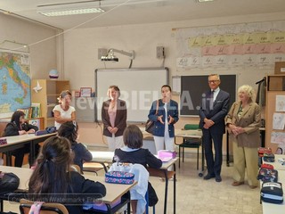 Biella, primo giorno di scuola, il sindaco Olivero e l'assessore Caldesi: “Buon lavoro a chi insegna, buon cammino a chi impara”