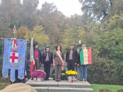 Salussola celebra l’Unità Nazionale e le Forze Armate, Chioda: "Ricordare i caduti significa difendere oggi la pace e la libertà” Salussola celebra l’Unità Nazionale e le Forze Armate, Chioda: "Ricordare i caduti significa difendere oggi la pace e la libertà”