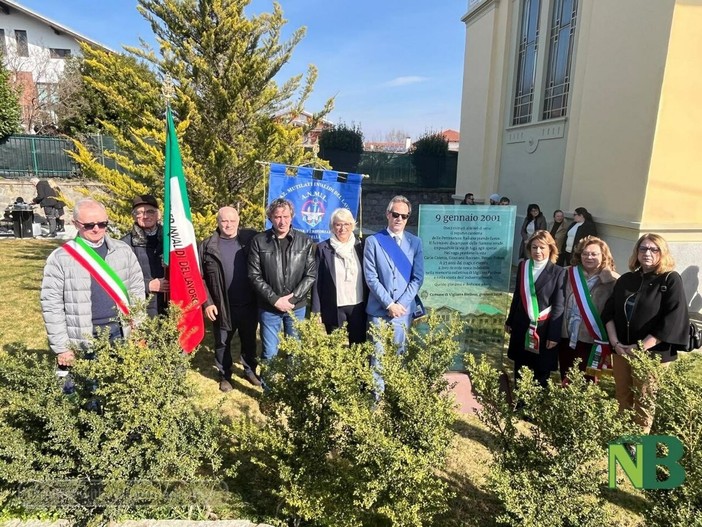 Vigliano Biellese ricorda la tragedia della Pettinatura: inaugurata la stele a 25 anni dal rogo  - Foto di Mattia Baù e Massimo Giacobbe