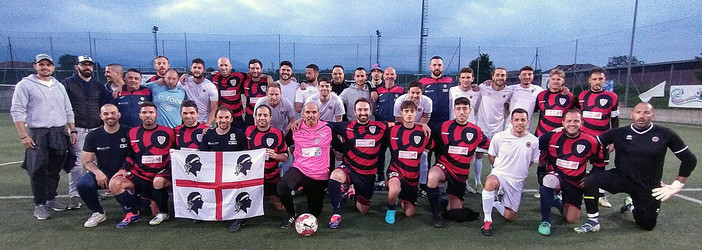 Atleti e dirigenti del Real Maggese e di Su Nuraghe Calcio Biella prima della gara Atleti e dirigenti del Real Maggese e di Su Nuraghe Calcio Biella prima della gara