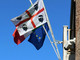 Quattro Mori di Sardegna accanto al Tricolore italiano e alla bandiera europea