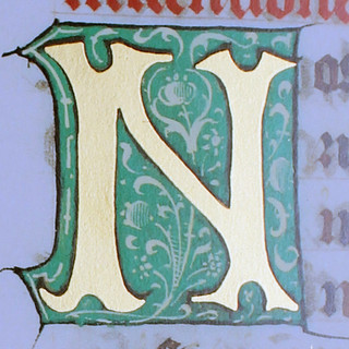 Nell’immagine: l’incipit “N”, in Missale Magnum Festivum Domini Georgii Challandi (sec. XV), Priuli e Verducca 1993, copia facsimile posseduta a Biella dal Comm. Mario Coda.