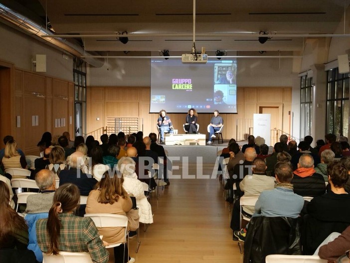 Biella, i detenuti raccontano il carcere con “Specchi Rotti” FOTO Davide Finatti per newsbiella.it