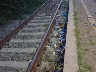 Stazione di Cossato nel degrado, un lettore: “Bottiglie rotte sui marciapiedi” Stazione di Cossato nel degrado, un lettore: “Bottiglie rotte sui marciapiedi”