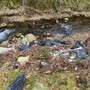 Sagliano, rifiuti abbandonati nel rio Morezza, il sindaco tuona: “Grave e irrispettoso episodio” Sagliano, rifiuti abbandonati nel rio Morezza, il sindaco tuona: “Grave e irrispettoso episodio”