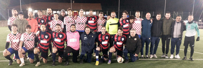 Le formazioni di Pizza Flash e Su Nuraghe Calcio Biella prima del fischio d’inizio. Le formazioni di Pizza Flash e Su Nuraghe Calcio Biella prima del fischio d’inizio.