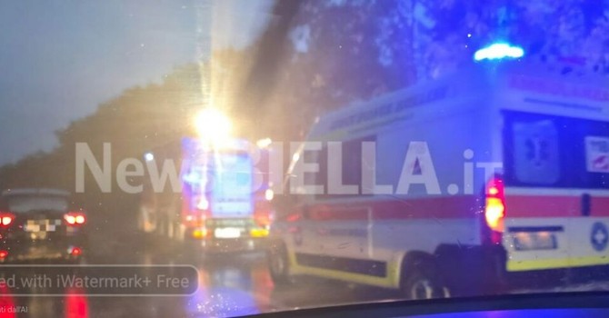 Incidente sulla superstrada tra Chiavazza e Vigliano, auto fuori strada FOTO Catia Ciccarelli per newsbiella.it Incidente sulla superstrada tra Chiavazza e Vigliano, auto fuori strada FOTO Catia Ciccarelli per newsbiella.it