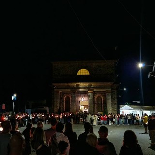 Vigliano, grande partecipazione alla fiaccolata di San Michele