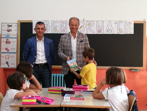 Saluti del sindaco alle scuole di Gaglianico e consegna dei diari