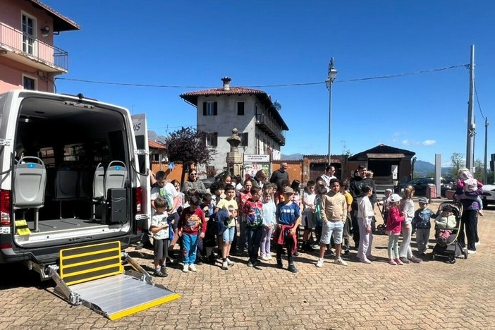 Sala Biellese dona il ricavato del crowdfunding per il nuovo scuolabus della Serra