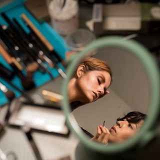 Specchietti per trucco: quale finitura e supporto scegliere in base allo spazio