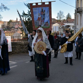 Comunità sarda di Biella durante una precedente edizione del pellegrinaggio a San Giuseppe di Riva (foto d’archivio).