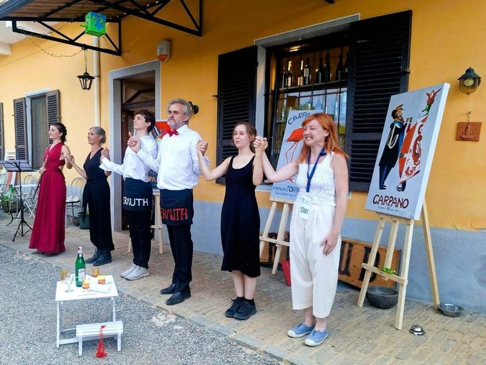 Carpano in salsa piccante, lo spettacolo conquista il pubblico di Valdilana (foto dalla pagina Facebook di Comune di Valdilana) Carpano in salsa piccante, lo spettacolo conquista il pubblico di Valdilana (foto dalla pagina Facebook di Comune di Valdilana)