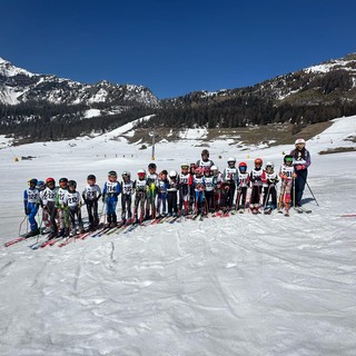 Baby atleti dello Sci Club Biella protagonisti a Torgnon: Mangoldi e Garbaccio campioni sociali.
