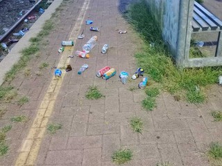 Stazione di Cossato nel degrado, un lettore: “Bottiglie rotte sui marciapiedi” Stazione di Cossato nel degrado, un lettore: “Bottiglie rotte sui marciapiedi”