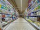 Chiavazza: disturbano i clienti al supermercato e uno di loro urina davanti a tutti