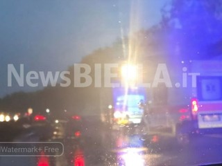 Incidente sulla superstrada tra Chiavazza e Vigliano, auto fuori strada FOTO Catia Ciccarelli per newsbiella.it Incidente sulla superstrada tra Chiavazza e Vigliano, auto fuori strada FOTO Catia Ciccarelli per newsbiella.it