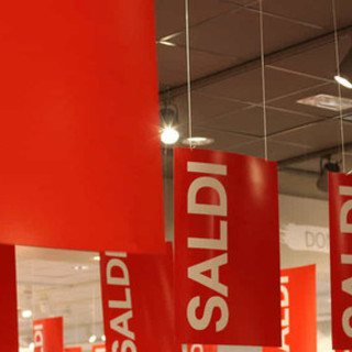 Saldi invernali 2026, si parte: affari sì, ma con cautela, la guida agli acquisti