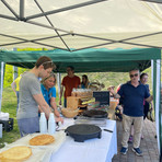 Su e giù per le rive a Soprana, è un successo l’evento che coniuga degustazioni e passeggiate nella natura (foto dalla pagina Facebook di Comune Valdilana)