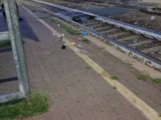 Stazione di Cossato nel degrado, un lettore: “Bottiglie rotte sui marciapiedi” Stazione di Cossato nel degrado, un lettore: “Bottiglie rotte sui marciapiedi”