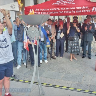 E' stata festa in città per l’arrivo della fiaccola di Special Olympics. Ad accenderla Andrea Spezzano