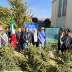 Vigliano Biellese ricorda la tragedia della Pettinatura: inaugurata la stele a 25 anni dal rogo - Foto di Mattia Baù e Massimo Giacobbe Vigliano Biellese ricorda la tragedia della Pettinatura: inaugurata la stele a 25 anni dal rogo - Foto di Mattia Baù e Massimo Giacobbe