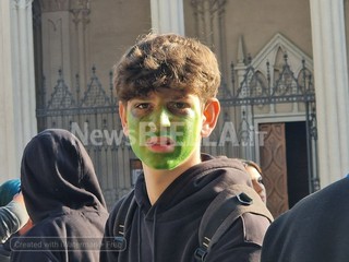 Biella, studenti in piazza contro guerra e precarietà: "Soldi alla scuola e non alla guerra" FOTO e VIDEO