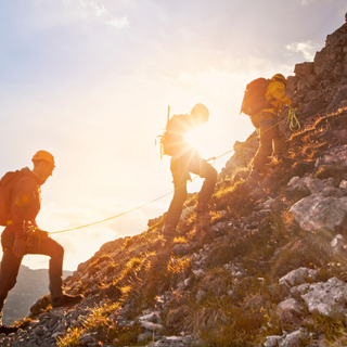 Montagna, tra fascino e insidie: come vivere l’escursionismo in sicurezza