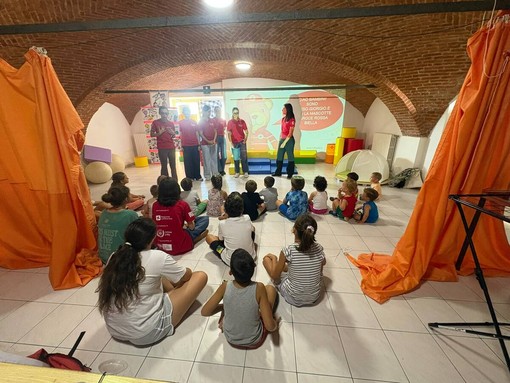 Piccoli cittadini crescono: a Sala Biellese il centro estivo impara la sicurezza con Carabinieri, Vigili del Fuoco e Croce Rossa FOTO Piccoli cittadini crescono: a Sala Biellese il centro estivo impara la sicurezza con Carabinieri, Vigili del Fuoco e Croce Rossa FOTO