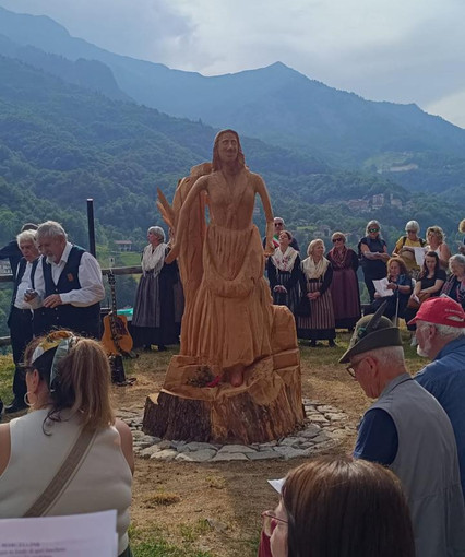 A Campiglia il taglio del nastro alla statua dedicata alla Siunera