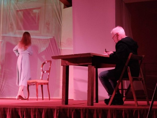 Commozione a Cavaglià per lo spettacolo dedicato al Giorno della Memoria (foto dalla pagina Facebook di Comune di Cavaglià)