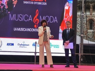 Musica e Moda Invadono il centro di Biella foto e video Riccardo Tosi Musica e Moda Invadono il centro di Biella foto e video Riccardo Tosi