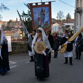 Comunità sarda di Biella durante una precedente edizione del pellegrinaggio a San Giuseppe di Riva (foto d’archivio).
