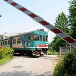 Auto in panne vicino al passaggio a livello a Valdengo, i Carabinieri fanno viabilità Auto in panne vicino al passaggio a livello a Valdengo, i Carabinieri fanno viabilità