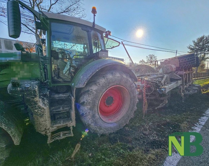 Viverone, trattore si ribalta nel vigneto, ferito il conducente, foto archivio