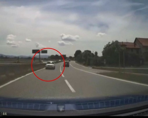 Auto contromano sulla Torino-Caselle: sfiorato il frontale, paura in direttissima Auto contromano sulla Torino-Caselle: sfiorato il frontale, paura in direttissima