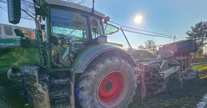 Viverone, trattore si ribalta nel vigneto, ferito il conducente, foto archivio
